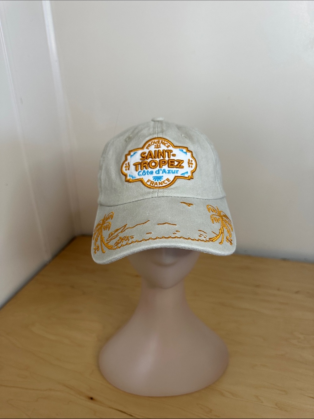 Urban outfitters, Embroidered Beige Cap
